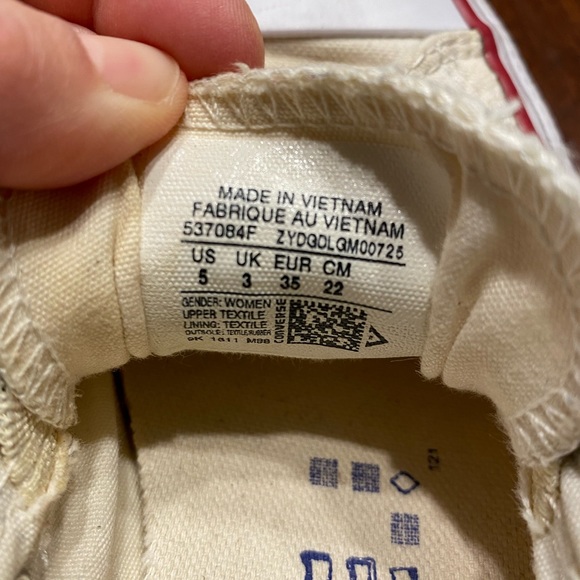 Converse Sneakers Size 5 - Picture 6 of 6